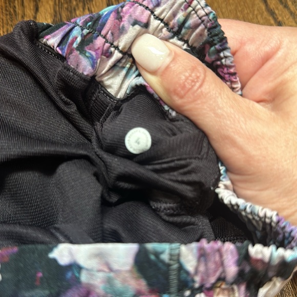Lululemon Floral Hotty Hot Shorts - Picture 5 of 6